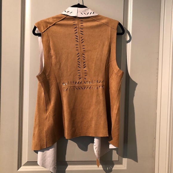 Jessica Simpson Ladies Tan Native Style Vest - Picture 5 of 5